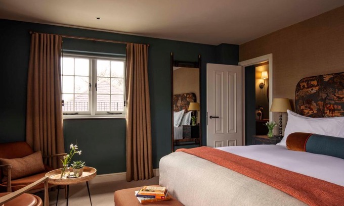 Castle Ashby Hotel | The Falcon Hotel