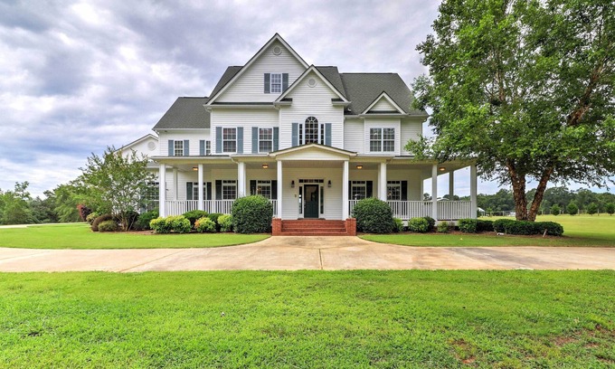 Zebulon House | 'The Farm Mansion' w/ 3 Stories + Private Pool!