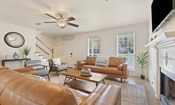 Daphne House | The FarmCharm King-Suite w/ Pool, Golf Course, I-10 Near Mobile, Beaches, & OWA!