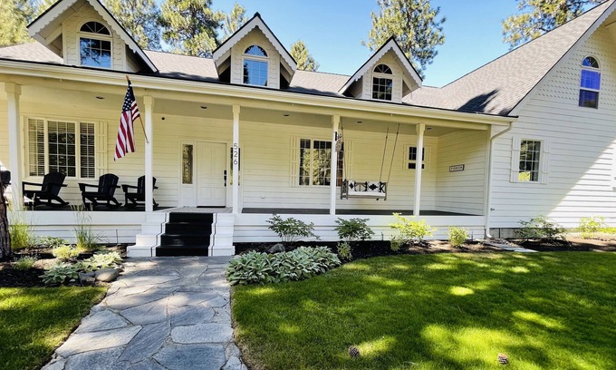 Sisters House | THE FARMHOUSE - A cozy home to Rest, Restore & Create memories.