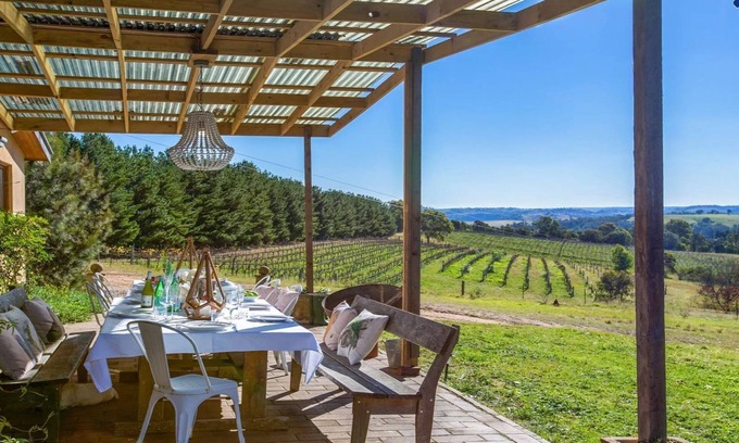 Canyonleigh House | The Farmhouse — Relax in a rustic private sanctuary, pet and family friendly