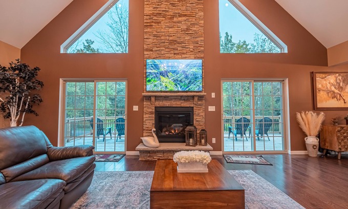 Lake Ariel Ski Chalet | The Fawn Château w/Game Room & sauna