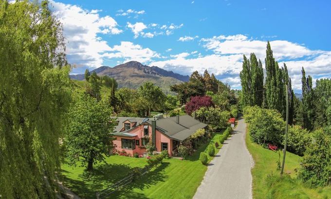 Lower Shotover Bed & Breakfast | The Ferry Bed & Breakfast