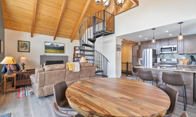 Blue River House | The Fishermans Place Peaceful with Mountain Views