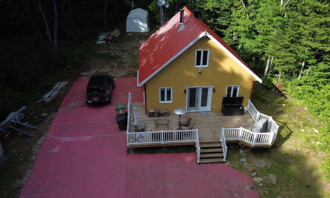 Saint-Raymond Ski Chalet | The flat rock