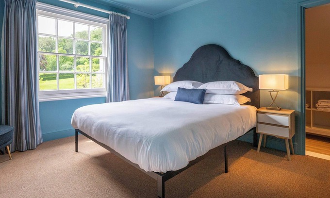 Henley-on-Thames Bed & Breakfast | The Flower Pot Hotel - Room 4 - Super King