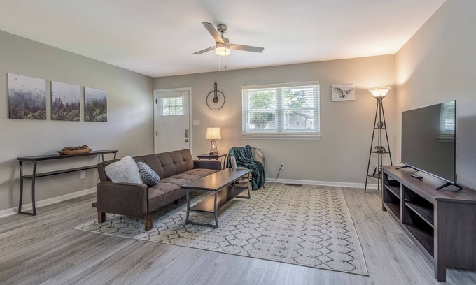 East Raleigh Apartment | The Forest Downtown Raleigh ~Newly Renovated