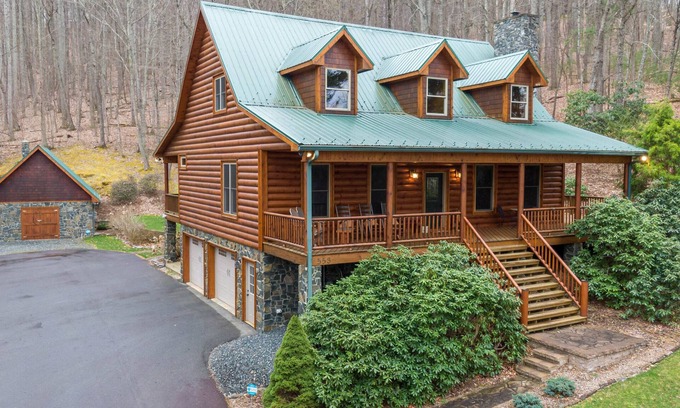 Lansing House | The Forge - Private home in gated community minutes from West Jefferson!