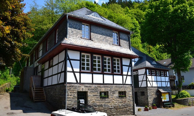 Monschau Apartment | The former caretaker's house in Denkmalgeschuetzen Fachwerkgebaeude