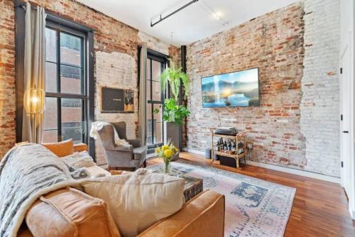 Center City East House | The Founders Suite Residence