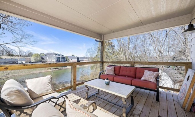 Rogers House | The Fox Den - 4BR/3BA - Sleeps 12