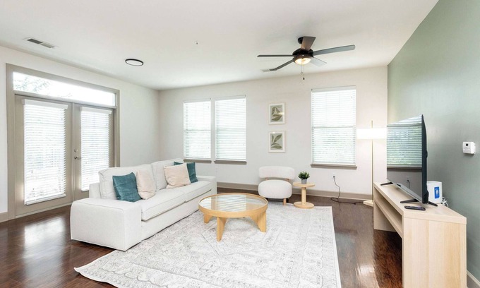 Franklin Apartment | The Franklin III Vibe 8774