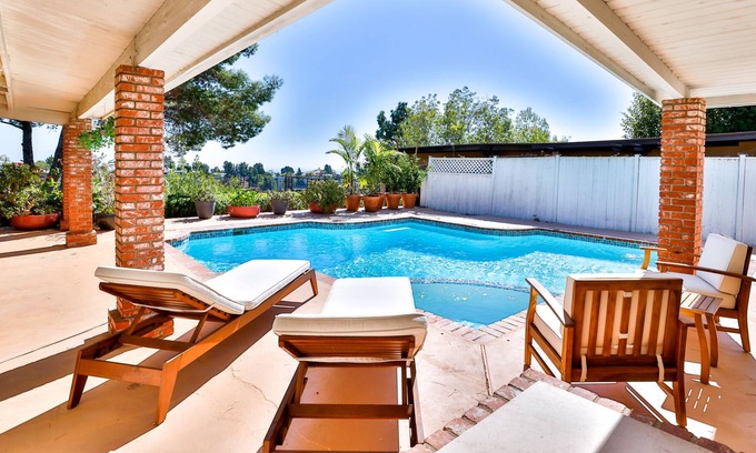 Bel Air House | The Fresh Air of Bel Air: Pool & Stunning Views
