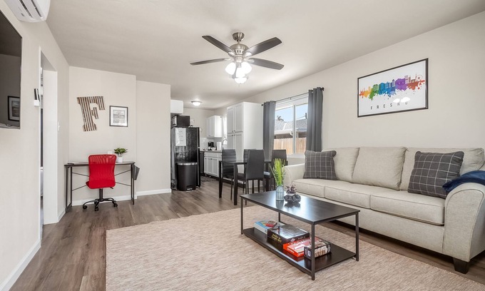 Raisin Apartment | The FSU Den| 1BD/1BTH| Next to Gazebo Gardens!