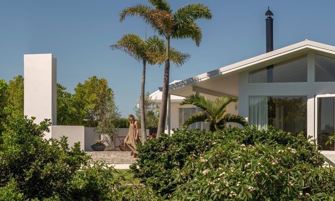 Sunrise Beach House | The Gable House - Beachfront luxury home