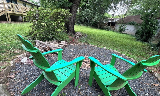 Smyrna House | The Gallery Nextdoor - 2 bedroom ranch home with fenced yard