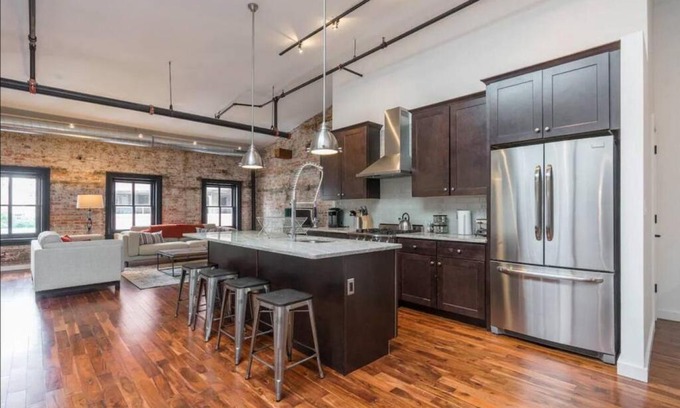 Center City East House | The Gallery Suite Residence