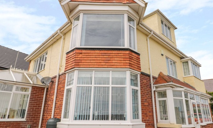 Bridlington Old Town Cottage | THE GANSEY GIRL, family friendly in Bridlington