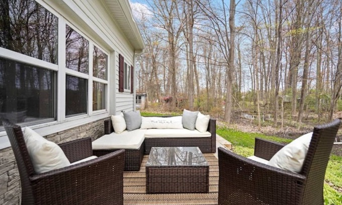 Pigeon House | The Garage - Renovated - Caseville Beach - Golf - Kayak - Hike