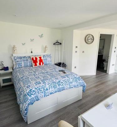 Torquay Apartment | The Garden Room