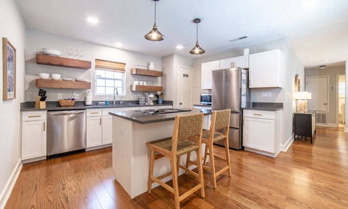 Fayetteville House | The Garland Getaway - Short Walk to UofA