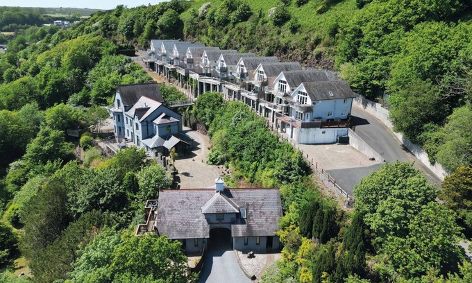 Pendine Apartment | The Gatehouse - 2 Bedroom Apartment - Pendine