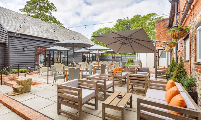 Amesbury Hotel | The George Hotel, Amesbury, Wiltshire
