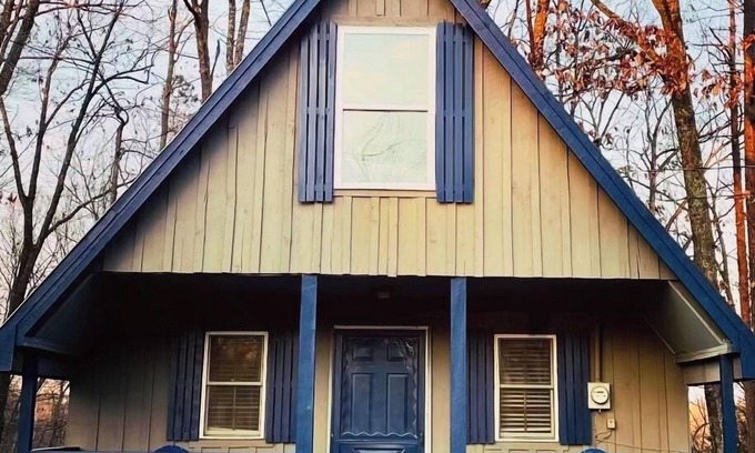Wellington Cabin | The Getaway - Wi-Fi - Pet friendly - 45 Acres - New Deck