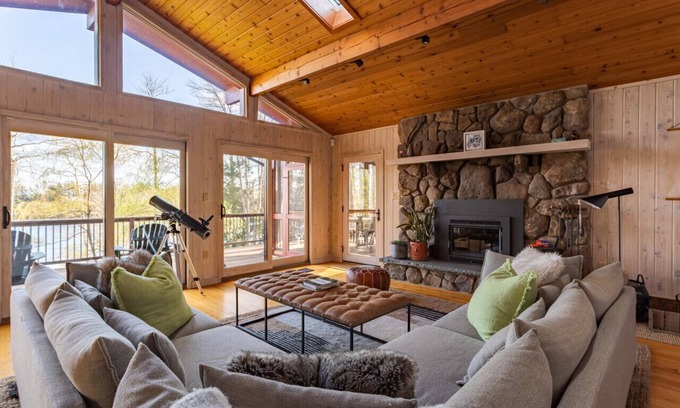Livingston Manor Apartment | The Glass House