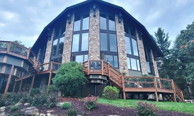 Frank House | The Glasshouse-amazing views, ultimate relaxation, & fresh mountain air await!