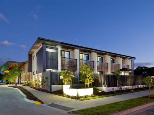 Eight Mile Plains Hotel | The Glen Hotel and Suites