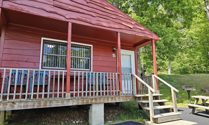 Lake George Cabin | The Gold Eagle Cottage 5