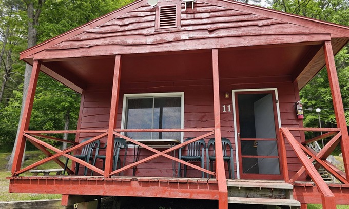 Lake George Cabin | The Gold Eagle Cottage 11