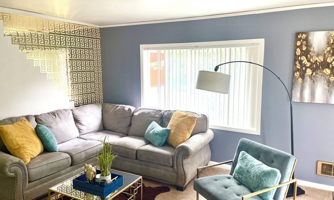 Rainier Valley Apartment | The Golden Serene —Cozy Seattle apartment with AC and FREE WiFi/Parking