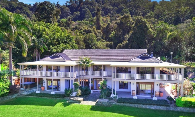 Montville House | The Golden Whistler Montville - Retreat Haven - Pets, Retreats & Events allowed!