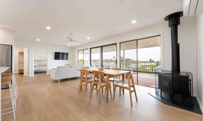 Goolwa Beach House | The Gooldives- pet friendly, fireplace, fire pit
