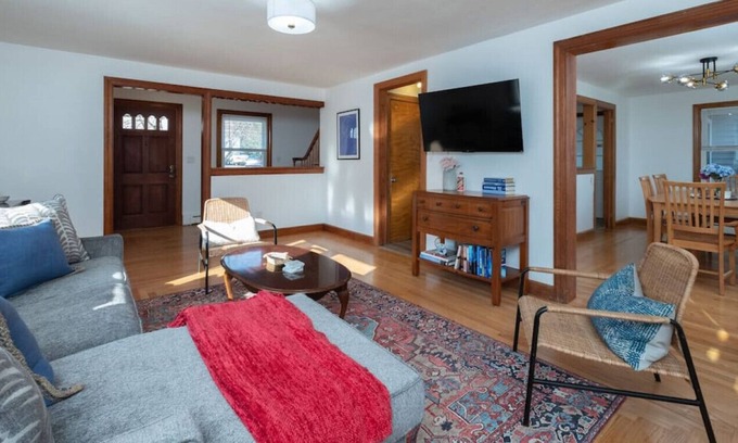 Montville House | The Grace House · Walk to Mohegan Sun Casino!