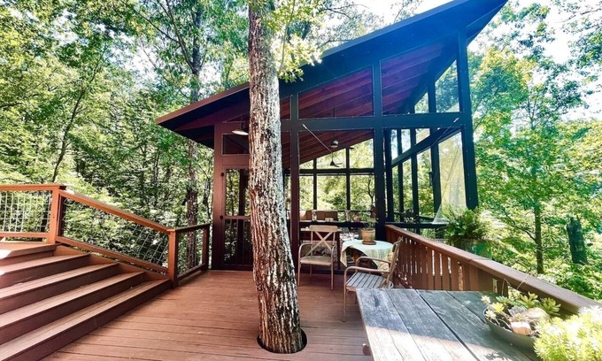Oxford House | The Grace, Peaceful Escape by Velvet Ditch Villas