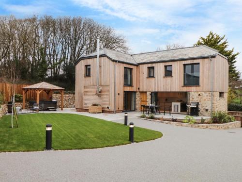 Mawnan Smith House | The Granary at Boskensoe Barns