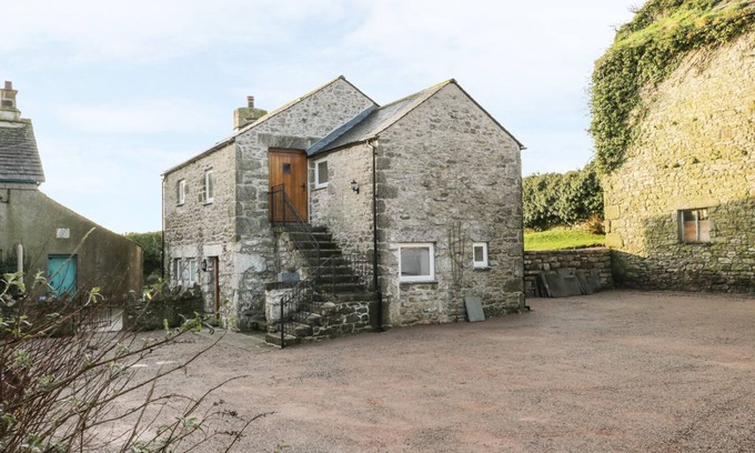 Newland Near Ulverston Apartment | THE GRANARY LOFT, with a garden in Bardsea