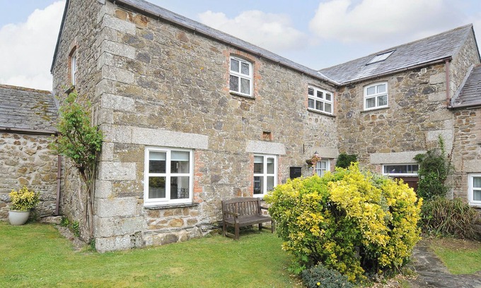 Wadebridge Cottage | THE GRANARY, pet friendly, character holiday cottage in St Minver