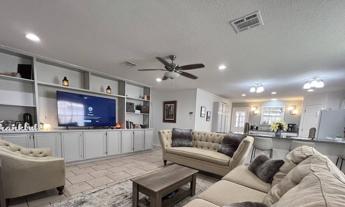 Metairie House | The Grand SmartHome - Shared Space