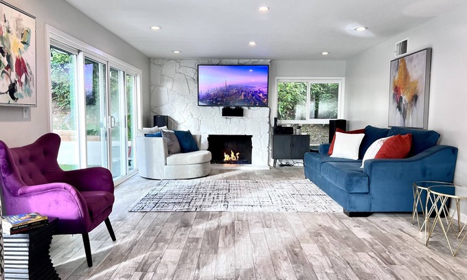 Whittier House | The Grand Whittier 35 Mins, Disneyland, Knotts, Dodger Stadium, Hollywood, DTLA.