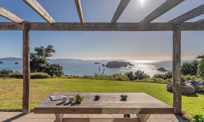 Hahei House | The Grandstand - Hahei Holiday Home