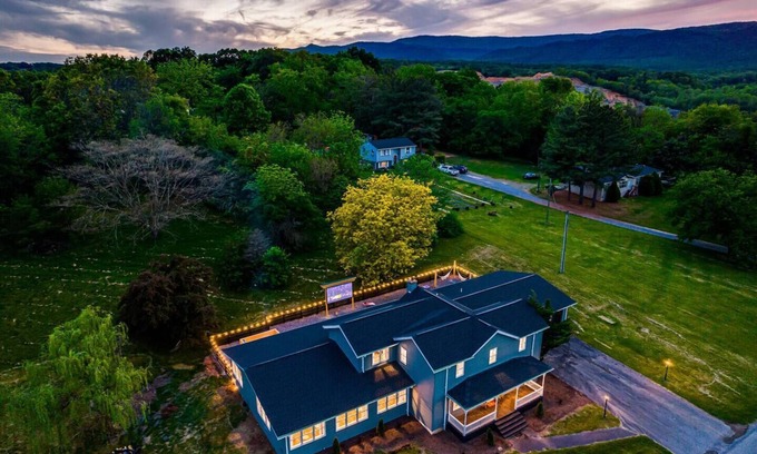 Elkton House | The great escape! Hot Tub, Movies, Games 10min SNP
