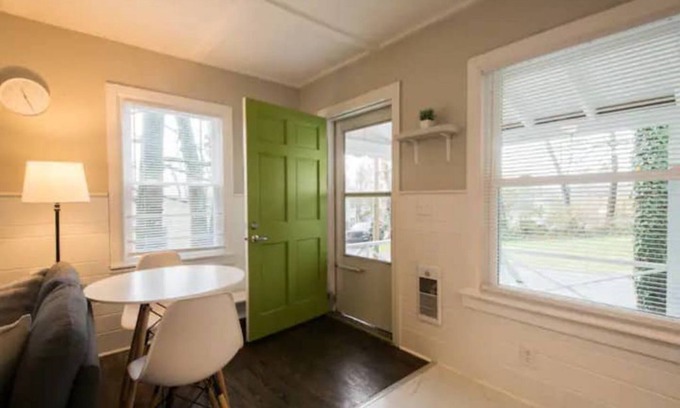 Hendersonville Apartment | The Green Door Cottage