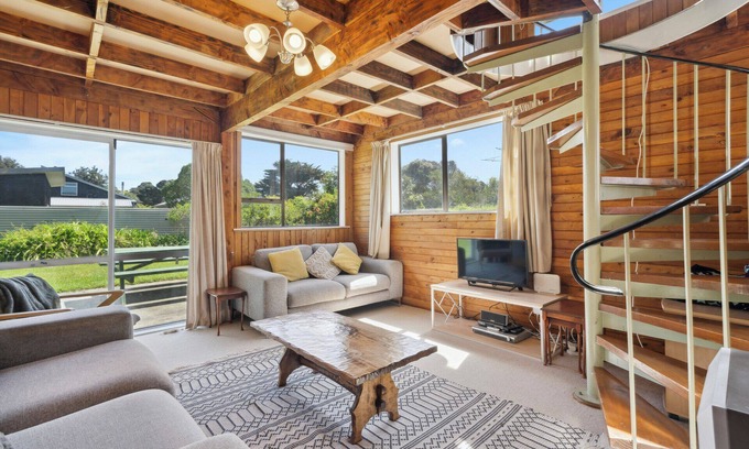 Waitarere Beach House | The Green House - Waitarere Beach Retreat