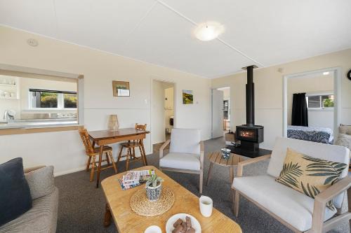 Paraparaumu Beach House | The Green Trout - Paraparaumu Beach Holiday Home