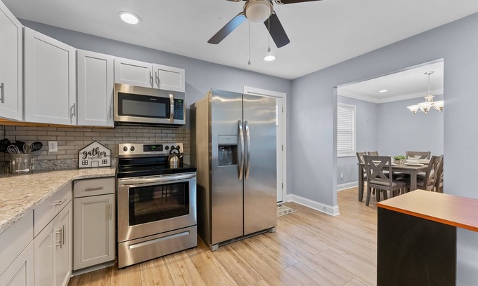 Bowling Green House | The Grey Estate - 4BR/2BA