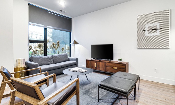 Music Row Apartment | The Grove #4 by AvantStay | Perfect Music Row Location